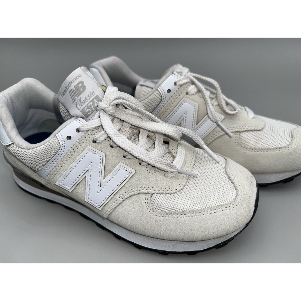 New Balance 574 Classic WL574EVW Ivory Sneakers Womens 9.5 B Suede Mesh Athletic